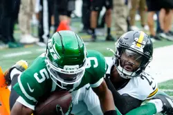 Checking in on recent former Eagles: Should they be missing Darius Slay, Isaiah Rodgers or Mekhi Becton?