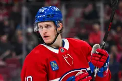 Christian Dvorak is joining the Flyers with familiarity, and an opportunity at center